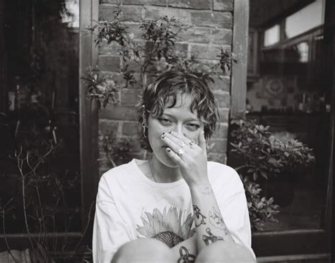 Hugely exciting Irish indie newcomer Annie-Dog releases captivating