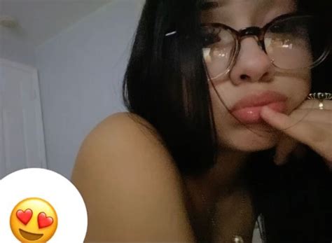 Discord Mod With Glasses Pretty Selfies With Glasses Latinas Fake