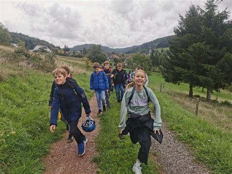 Herzlich willkommen fünften Klassen wandern auf den Spuren des