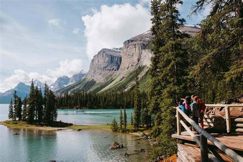 Maligne Lake Cruise: Lake Cruise to the World-Famous Spirit Island