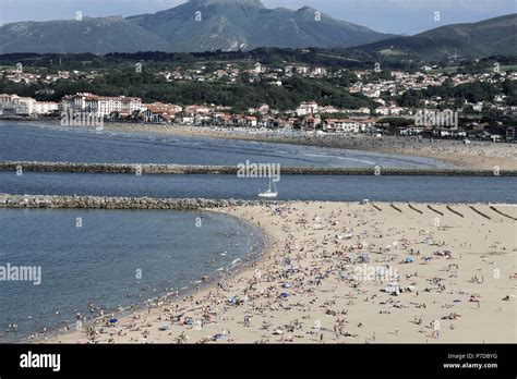 Summer crowds at beach in Hondarribia, Spain Stock Photo - Alamy