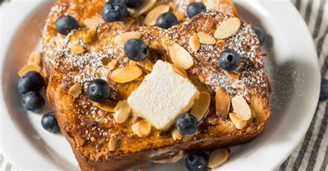 14 French Toast Toppings (from Savory to Sweet) - Insanely Good