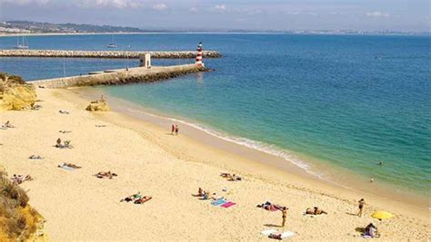 Lagos Levantada a interdição a banhos na praia da Batata