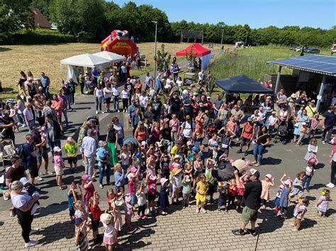 Tag der offenen Tür lockt 1300 Besucher an Familienzentrum Abakus und