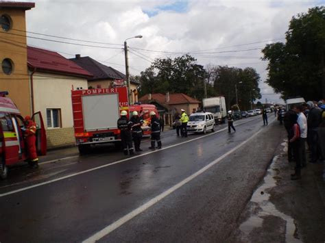 Accident N Gil U Un Tir A Lovit Un Autoturism Foto Tiri De Cluj