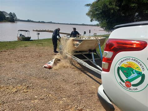 3º Batalhão Ambiental da Brigada Militar apreende barco e materiais