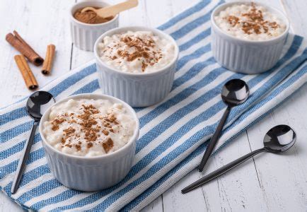 Canjica ou munguza típico creme doce de milho branco brasileiro