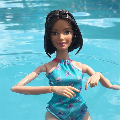 A Imagem Pode Conter 1 Pessoa Em Pé Barbie Fashionista Dolls