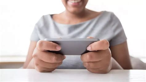 how to hook ps5 controller to phone