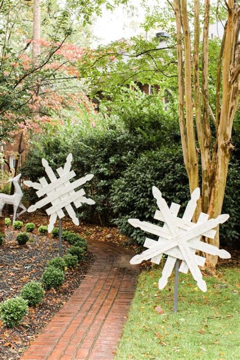 Go Beyond Lights With These 18 Christmas Yard Decorations