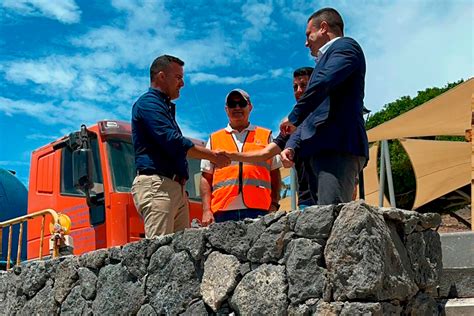 Yaiza Constata El Progreso En La Construcci N De La Cancha Deportiva