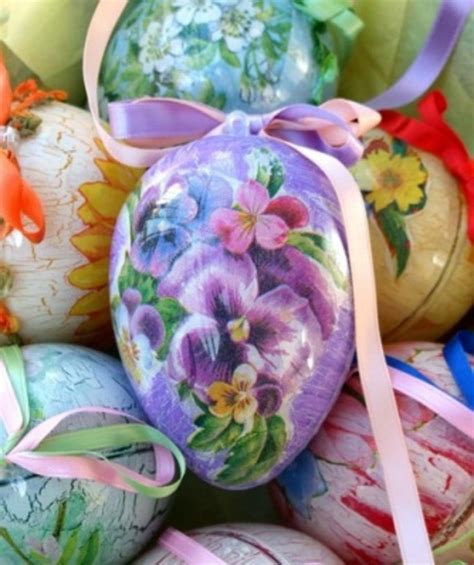 Decoupage on Easter egg | Avso