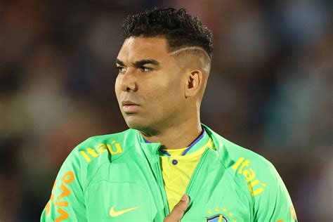 Cortado Por Les O Casemiro Visita Delega O Da Sele O Brasileira Em