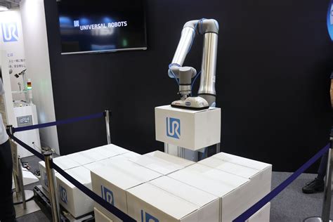 ユニバーサルロボットが送り出す第3世代の協働ロボット、製造工程なども見直し：fooma Japan 2023 Monoist