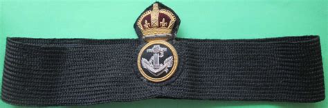 WWII PERIOD ROYAL NAVY PETTY OFFICER S ECONOMY CAP BADGE AND BAND