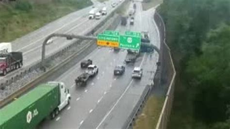 Crews Clearing Crash On I 81 In Dauphin County