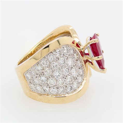 "Impeccable" Vintage Ruby Ring - Lilliane's Jewelry