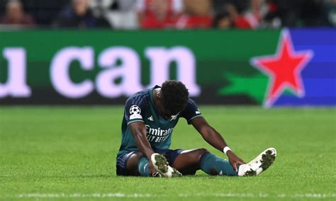 Arsenal Ace Bukayo Saka Forced Off With Injury In Lens Defeat