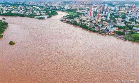 Nível do Rio Doce atinge cota de inundação e prefeitura emite alerta