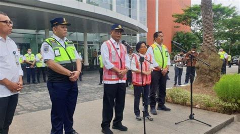 Tinjau Bandara Soetta Menhub Minta Tidak Ada Keterlambatan Pesawat