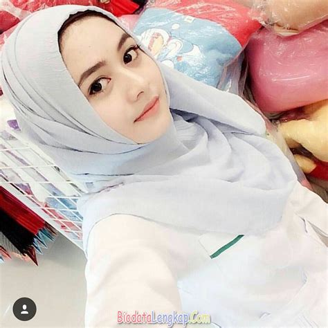 42 Foto Cewek Cantik Berjilbab Pas Banget Di Jadiin Istri