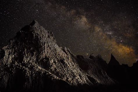 Milky Way over Badlands National Park : r/SkyPorn