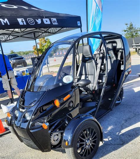 Arcimoto FUV impulsando una solución de movilidad eléctrica del tamaño