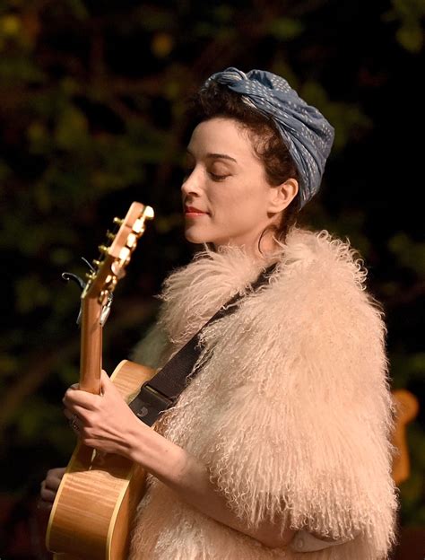 St. Vincent made a guitar just for her – Metro US