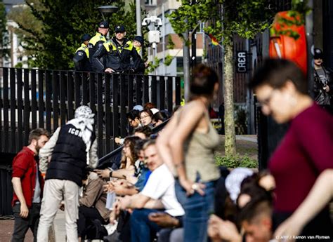 Veel Agenten Aanwezig Bij Roeterseilandcampus Amsterdam Ditjes En Datjes