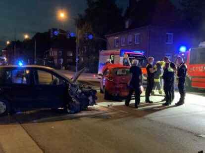 Drei Leichtverletzte bei nächtlichem Unfall in Emden