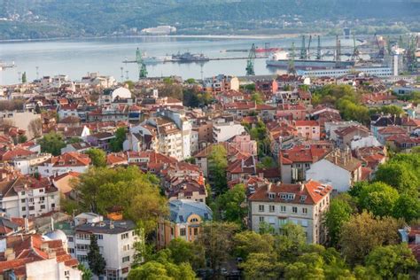 Flyg Sikt Av Den Varna Staden Bulgarien Fotografering F R Bildbyr Er