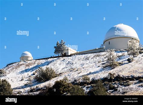 observatoire astronomique au sommet banque dimage   alamy