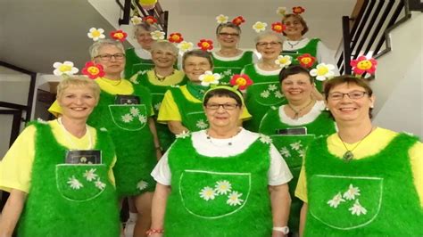 Frauen In St Martinus Feiern Karneval In Olpe