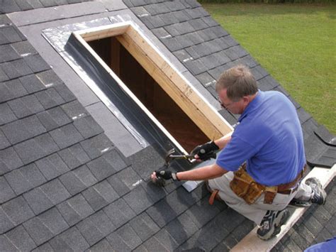 7 Tips To Avoid Skylight Roof Leaks | RoofCalc.org