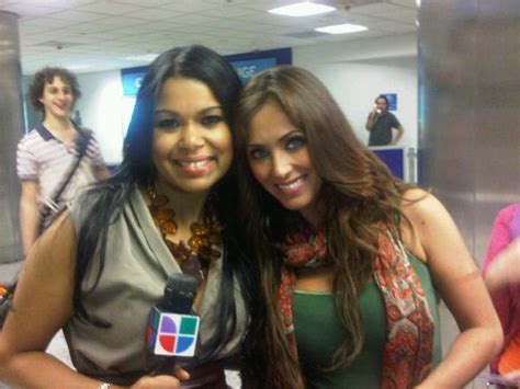 Anah Desembarcando No Aeroporto De Miami Eua Rbd