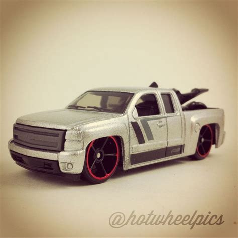 Chevy 5 Pack 07 Chevy Silverado 2011 Hot Wheels Транспорт