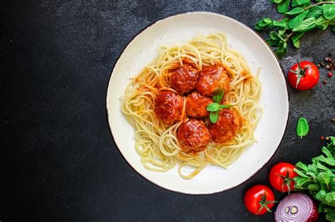 Premium Photo | Pasta spaghetti meatballs tomato sauce