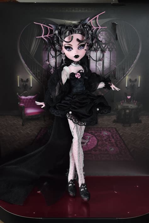 Monster High Draculaura Vampire Heart Collector Doll Youloveit