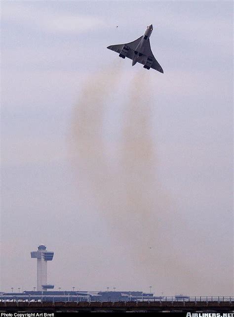 Concorde departure from JFK. Even in gray mist and light rain she still ...