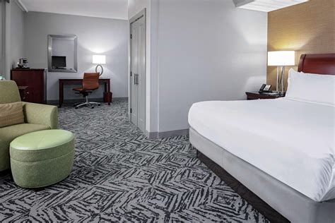 DOUBLETREE BY HILTON HOTEL & EXECUTIVE MEETING CENTER OMAHA-DOWNTOWN 3⋆ ...