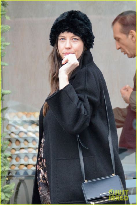 Liv Tyler Shows Off Bare Baby Bump See The Pic Photo 3246374 Liv