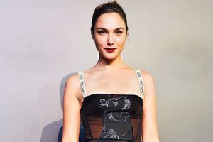 Gal Gadot Ocean Blue Cover Wallpaper Hd Celebrities Wallpapers K