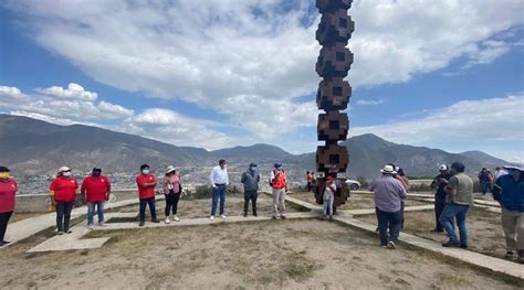 El monumento a la Mitad del Mundo en Ecuador está en el lugar