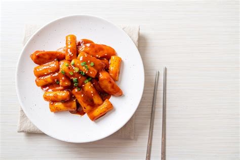 매운맛 떡볶이 떡볶이 한식 프리미엄 사진