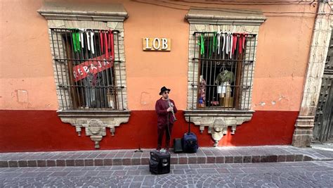 Benjamín García el músico que encanta las calles de Guanajuato Capital