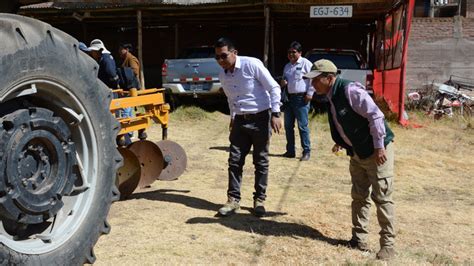 Midagri Peblt Entrega De Tractor Agr Cola A Municipio De Desaguadero