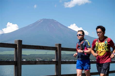 Spectacular Sunrise Above Clouds At Japan S Sacred Mount Fuji Daily Sabah