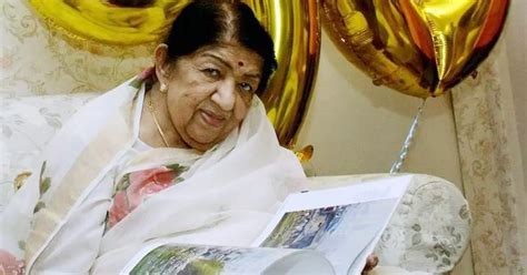 Lata Mangeshkar Donates Inr 7 Lacs To The Maharashtra Cms Relief Funds