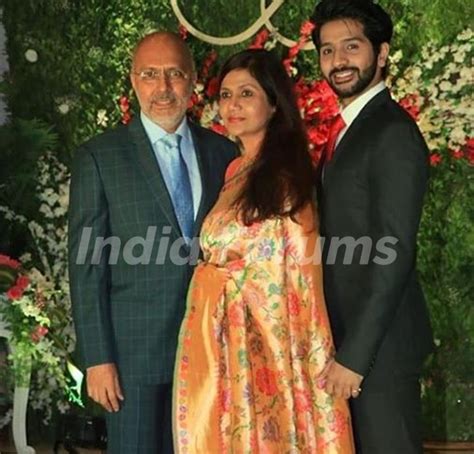 Vardhan Puri with his parents Photo