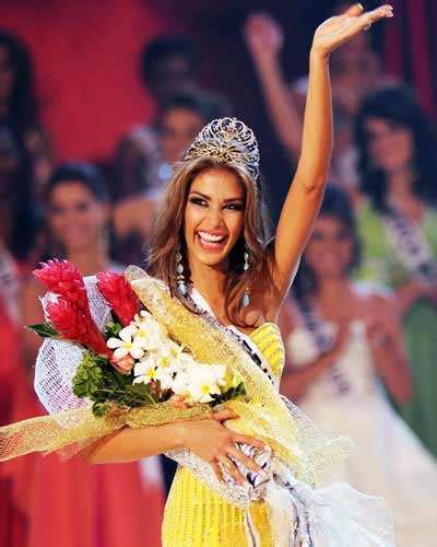 Dayana Mendoza 22 Miss Venezuela Wipes Her Eyes As Miss Universe 2007